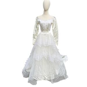 Womens XS 1950s Sylvia Ann Satin Lace Wedding Dress Chapel Train Pearl Buttons